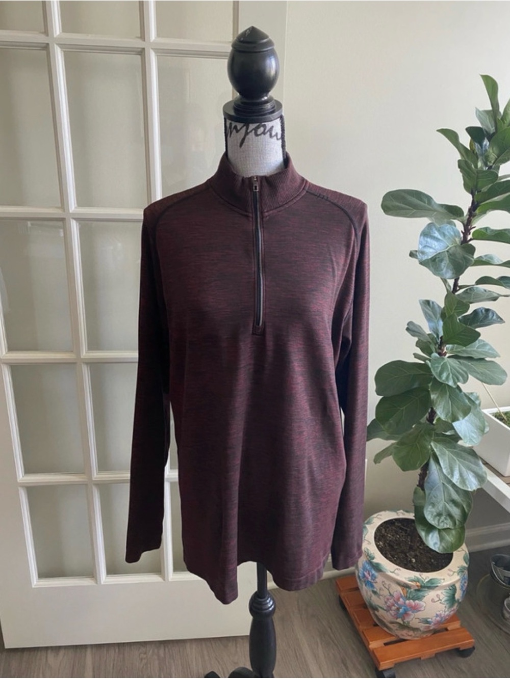 Lululemon men’s metal vent 1/2 zip pullover in oxblood red